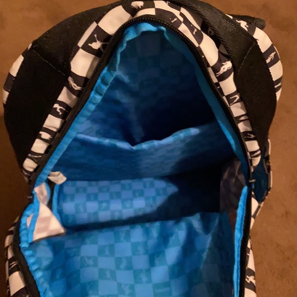 Backpack - Picture 4 of 4